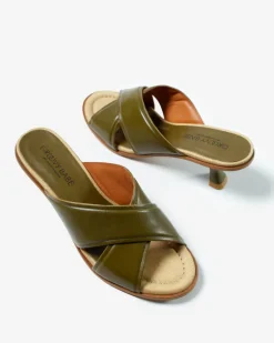 TARA KHAKI