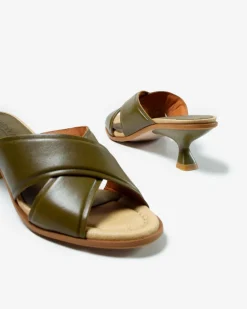 TARA KHAKI